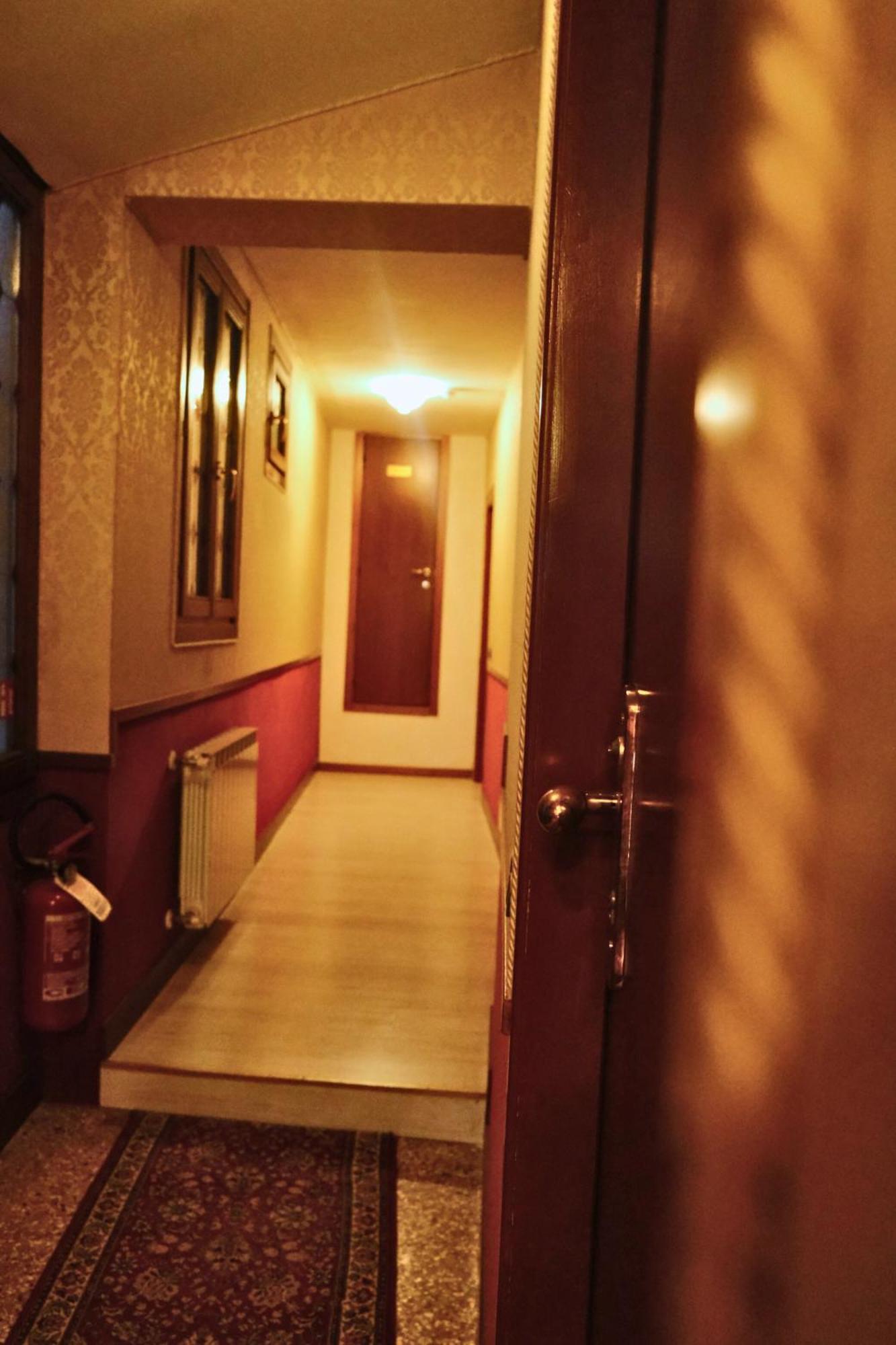 Hotel H O T E L S A N G A L L O L Venecia