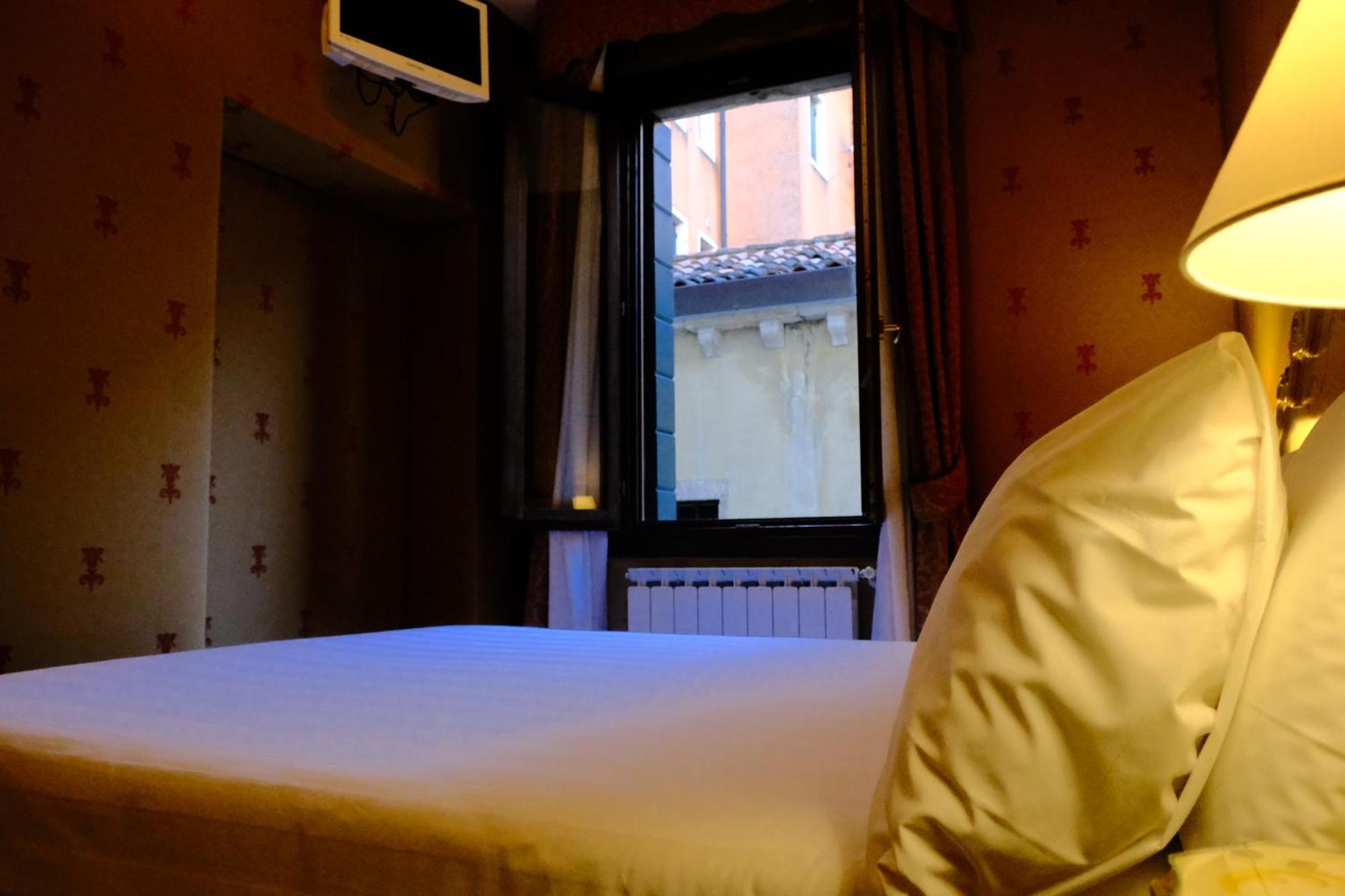 H O T E L S A N G A L L O L Venecia