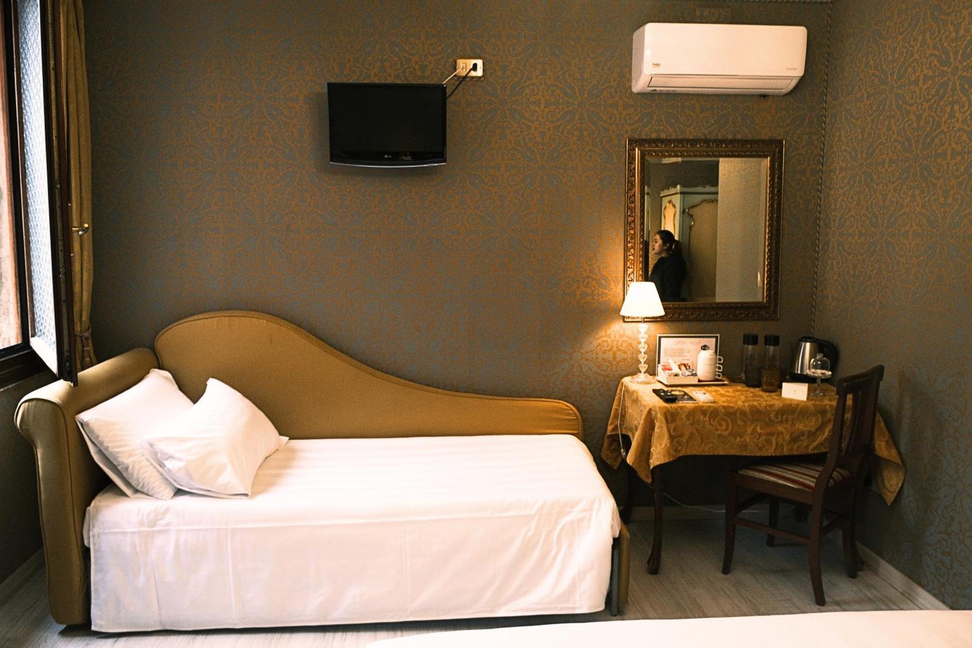 Hotel H O T E L S A N G A L L O L Venecia