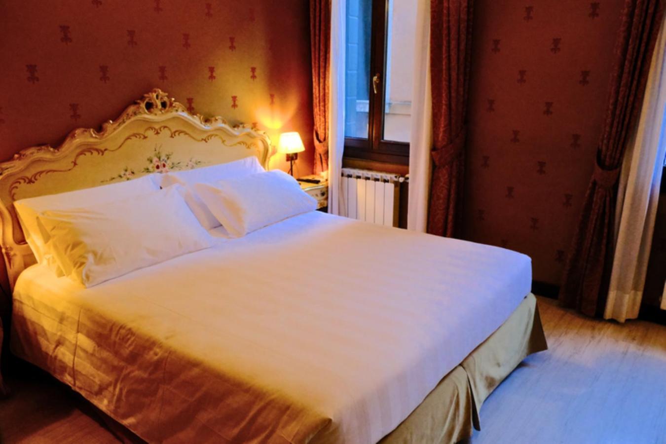 Hotel H O T E L S A N G A L L O L Venecia